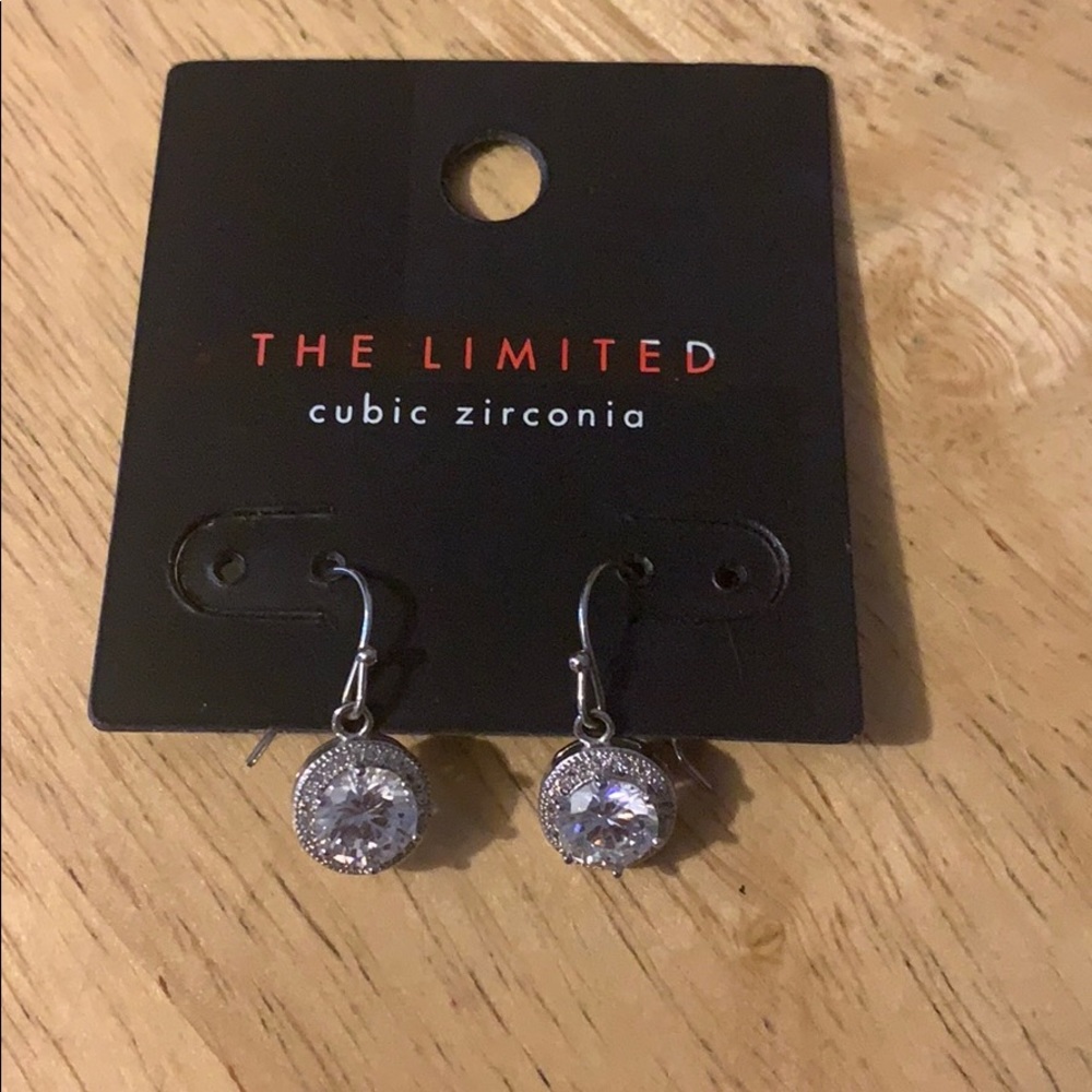 📍 FREE!! The limited cubic zirconia drop earrings